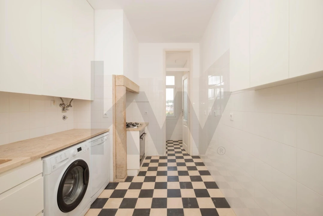 Apartamento T2 para Venda em Campolide Foto 16