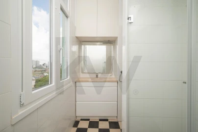 Apartamento T2 para Venda em Campolide