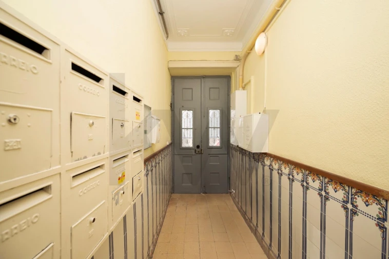 Apartamento T2 para Venda em Campolide Foto 22