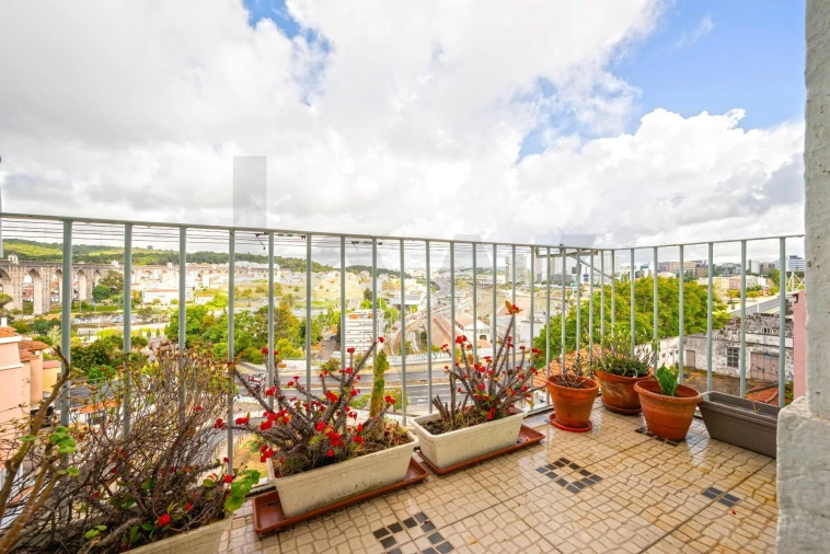 Apartamento T2 para Venda em Campolide Foto 13