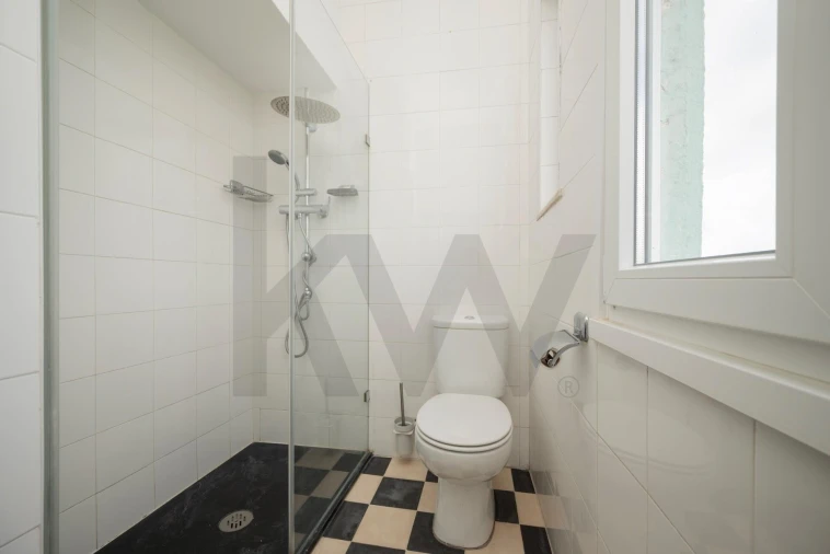 Apartamento T2 para Venda em Campolide Foto 19