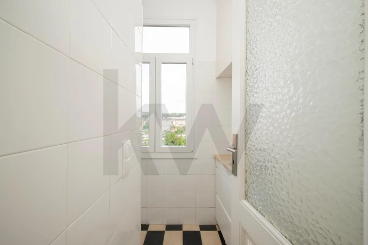 Apartamento T2 para Venda em Campolide Foto 18