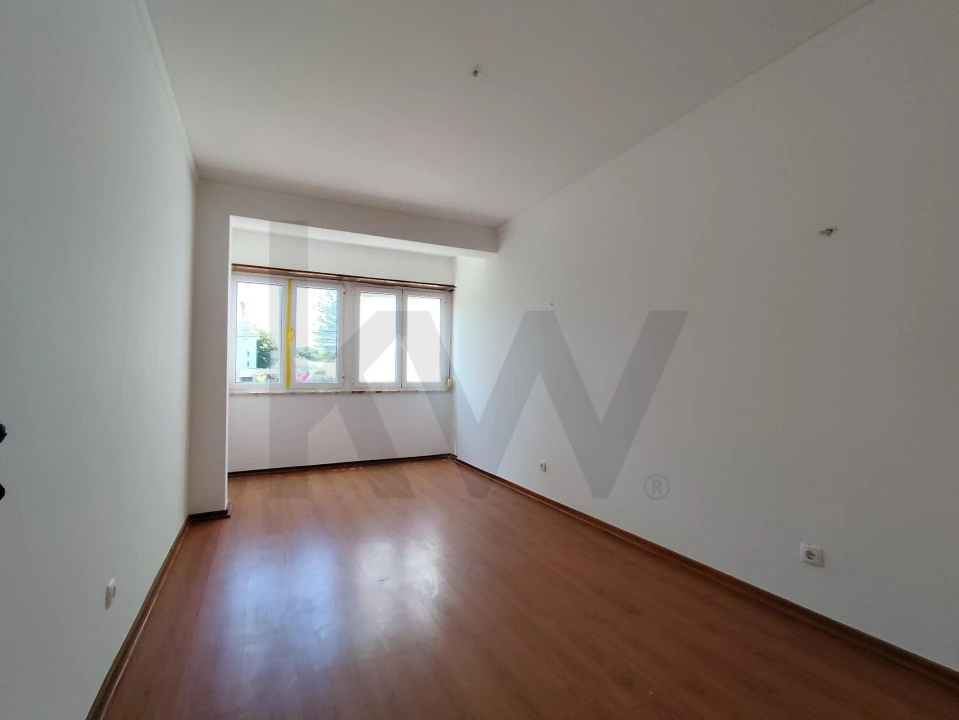 Apartamento T3 para Venda em Carcavelos e Parede Foto 16