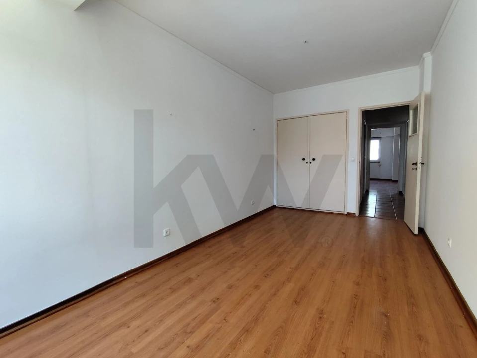 Apartamento T3 para Venda em Carcavelos e Parede Foto 18