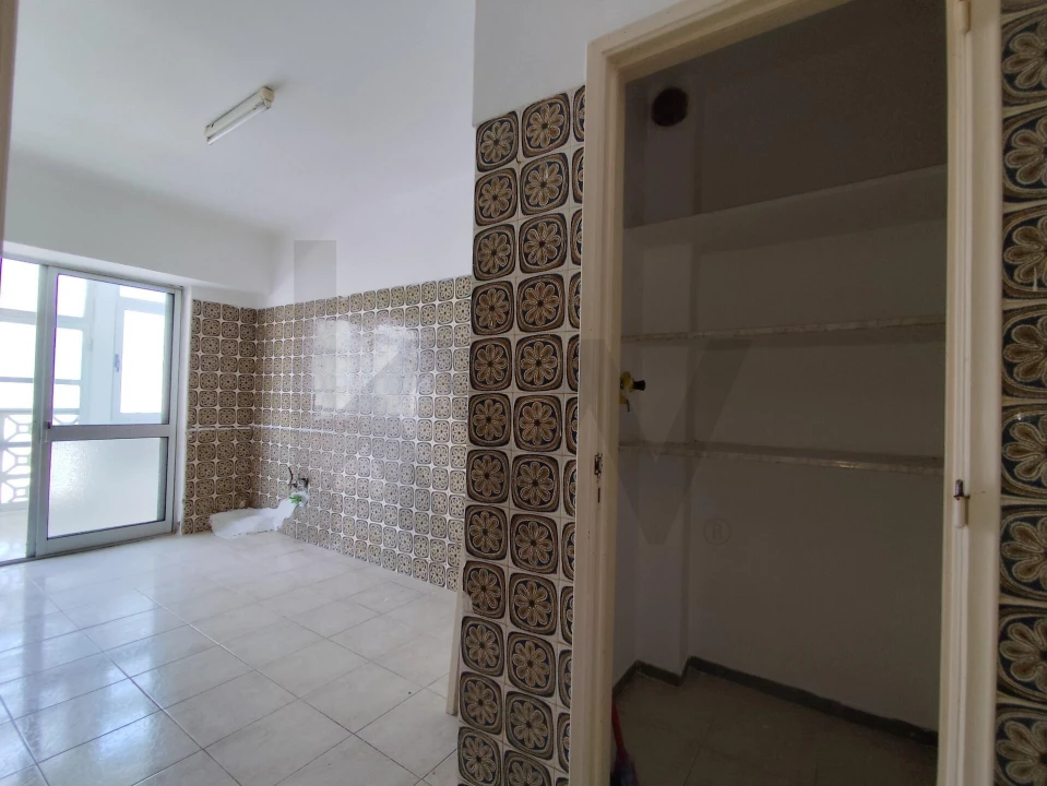 Apartamento T3 para Venda em Carcavelos e Parede Foto 9