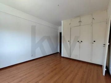 Apartamento T3 para Venda em Carcavelos e Parede