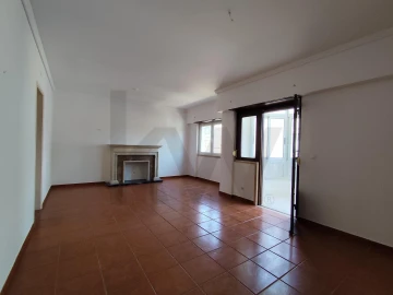 Apartamento T3 para Venda em Carcavelos e Parede