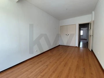 Apartamento T3 para Venda em Carcavelos e Parede