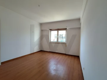 Apartamento T3 para Venda em Carcavelos e Parede