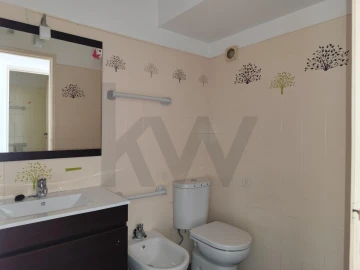 Apartamento T3 para Venda em Carcavelos e Parede
