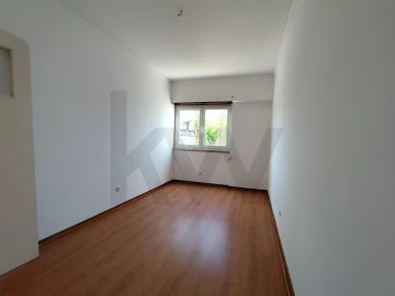 Apartamento T3 para Venda em Carcavelos e Parede
