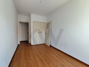 Apartamento T3 para Venda em Carcavelos e Parede