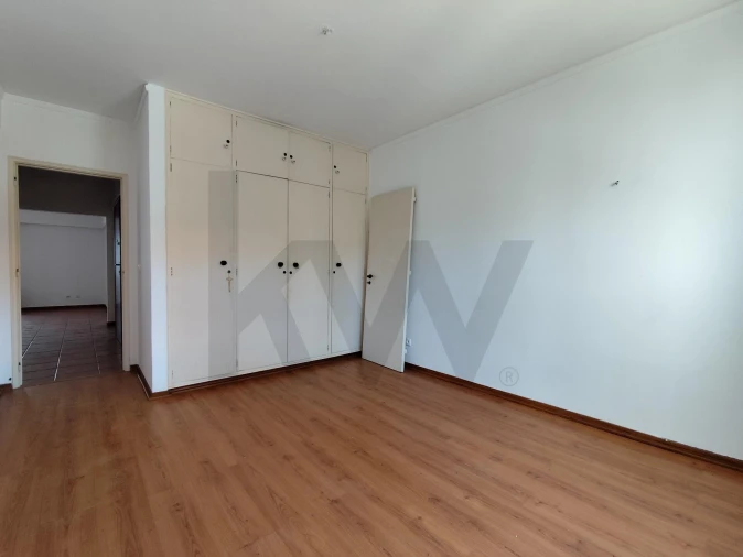 Apartamento T3 para Venda em Carcavelos e Parede Foto 13