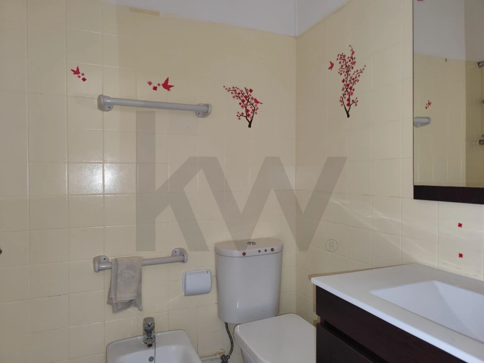 Apartamento T3 para Venda em Carcavelos e Parede Foto 17