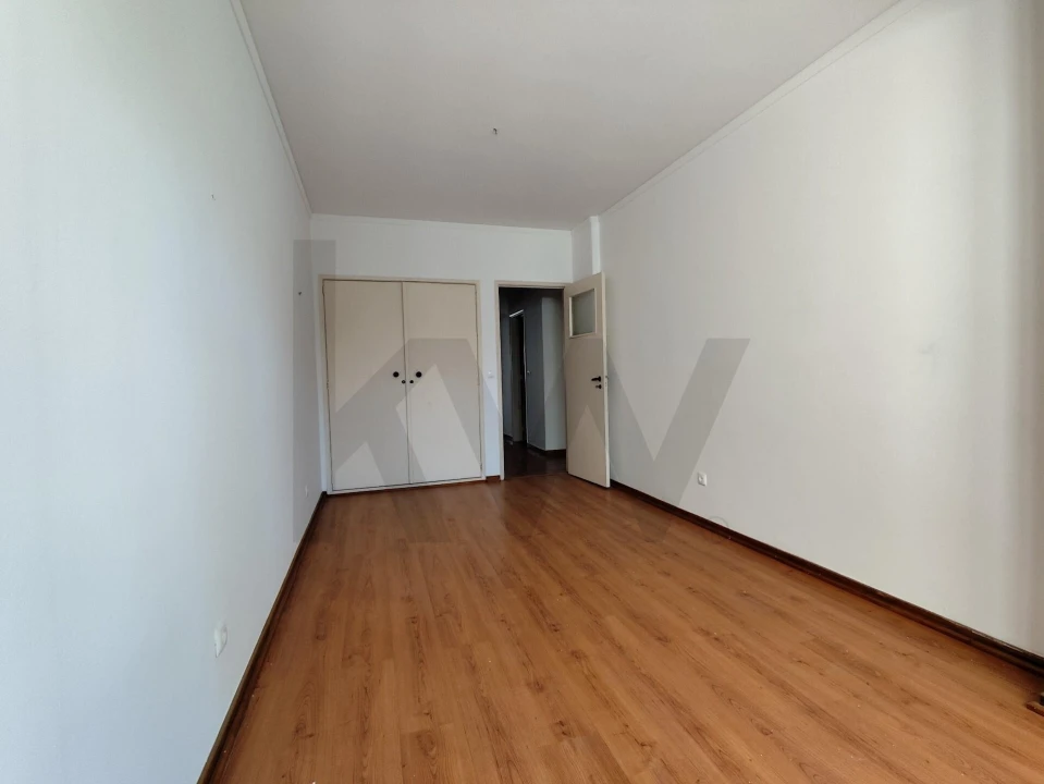 Apartamento T3 para Venda em Carcavelos e Parede Foto 19