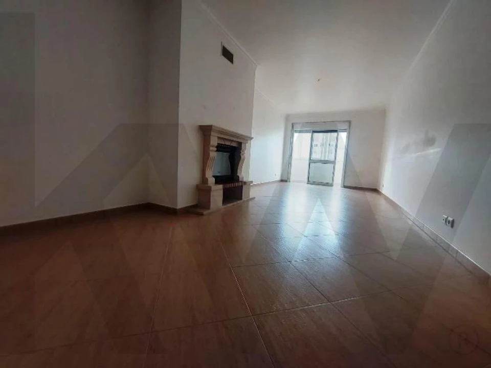 Apartamento T2 para Arrendamento em Algueirão-Mem Martins Foto 14