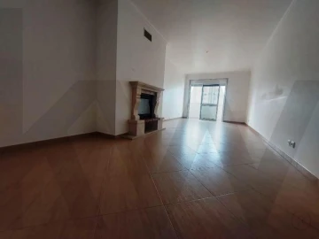 Apartamento T2 para Arrendamento em Algueirão-Mem Martins