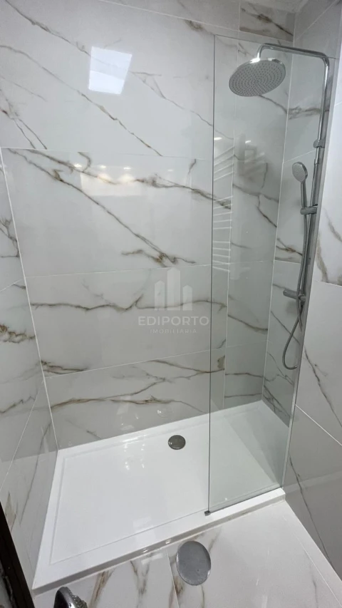 Apartamento T2 para Arrendamento em Santa Marinha