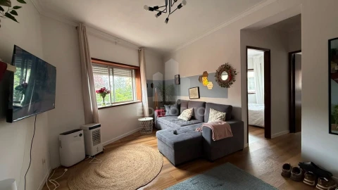 Apartamento T2 para Arrendamento em Santa Marinha
