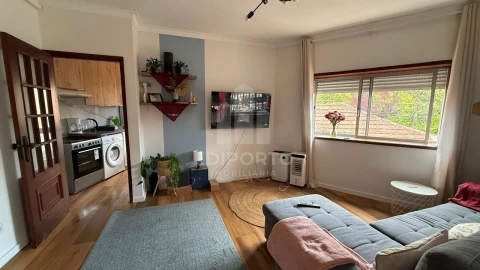 Apartamento T2 para Arrendamento em Santa Marinha