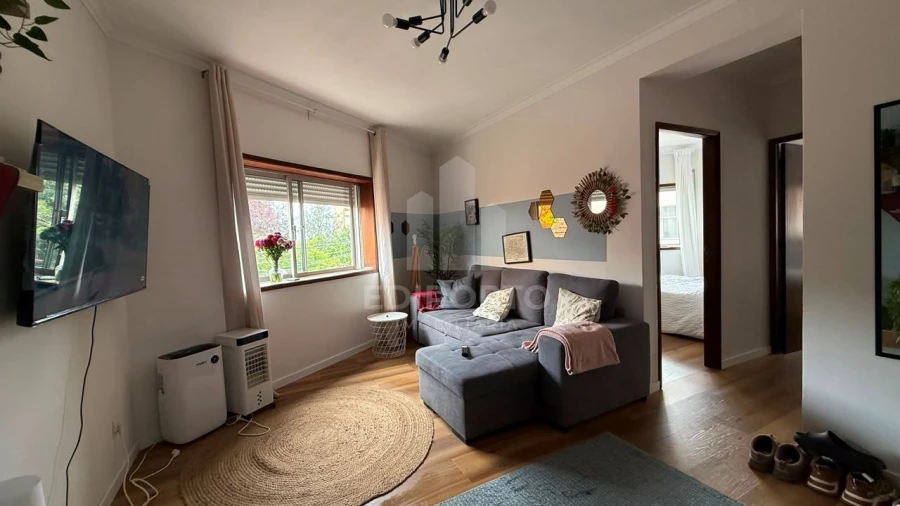 Apartamento T2 para Arrendamento em Santa Marinha Foto 2