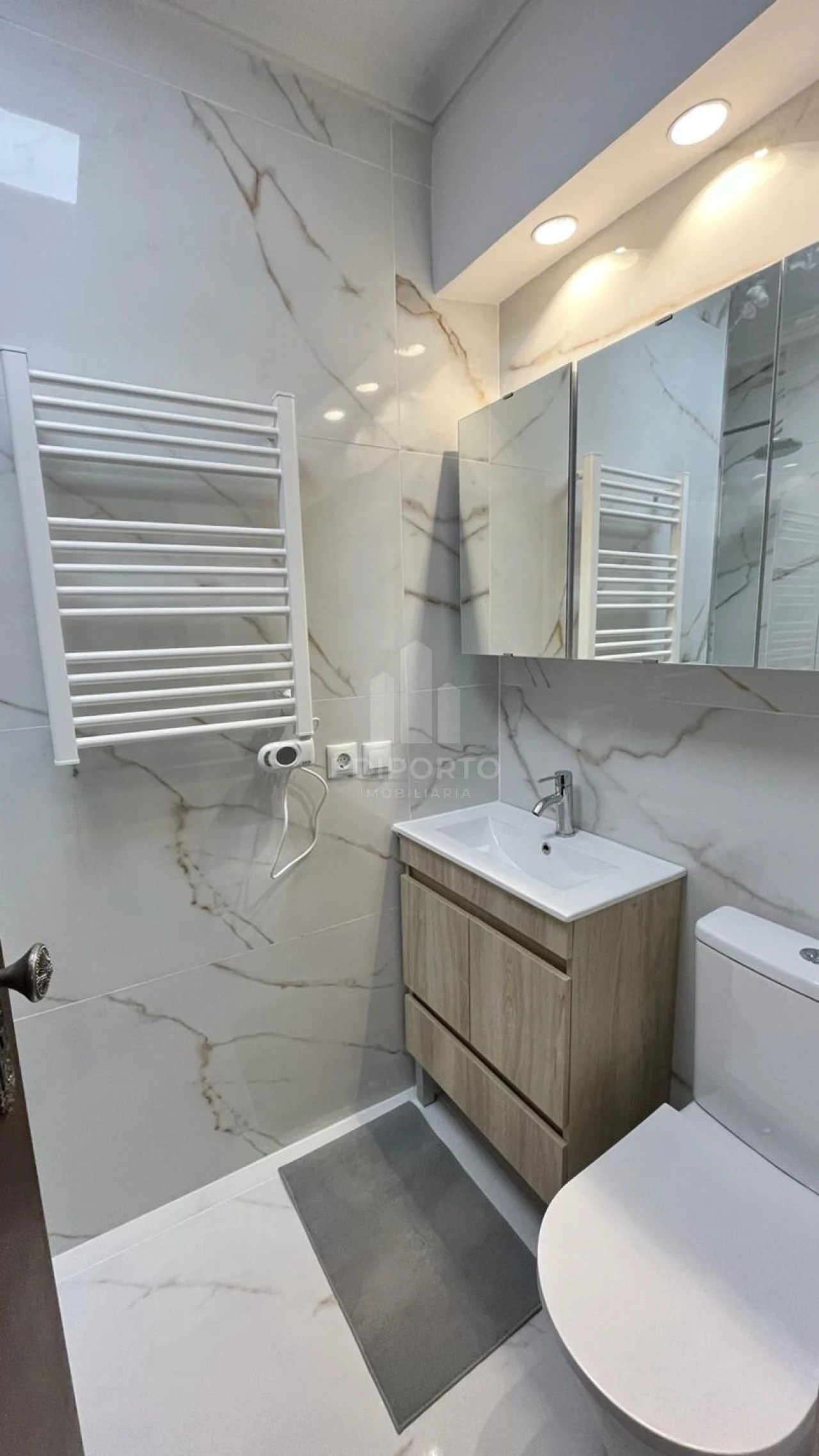 Apartamento T2 para Arrendamento em Santa Marinha Foto 7
