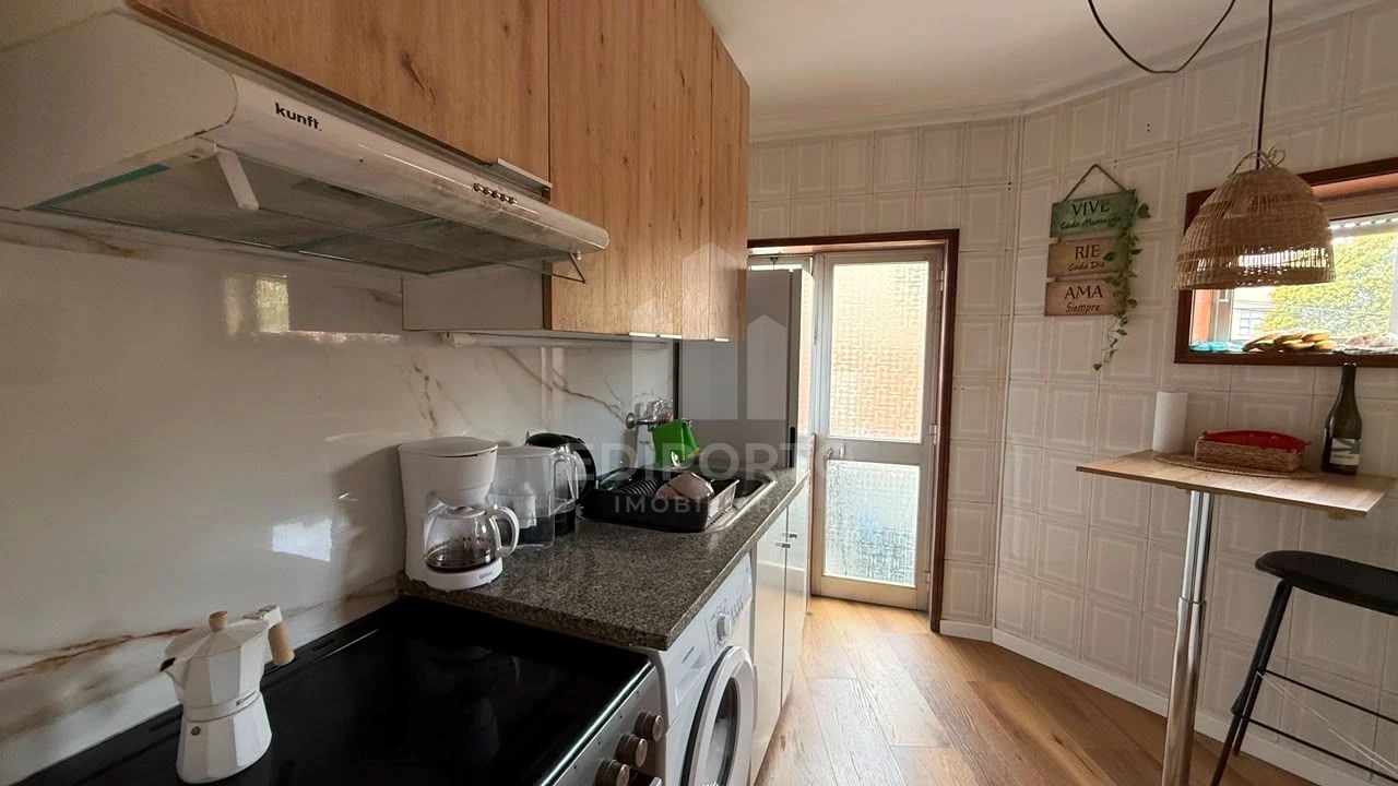 Apartamento T2 para Arrendamento em Santa Marinha Foto 4