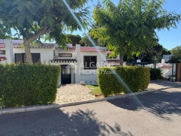 Moradia T2 para Venda em Albufeira e Olhos de Água