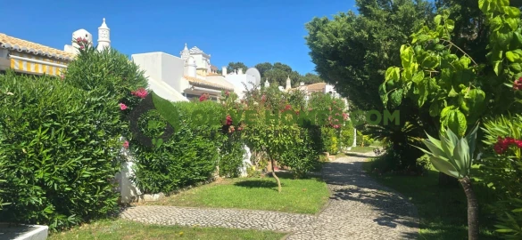 Moradia T1 para Venda em Quarteira
