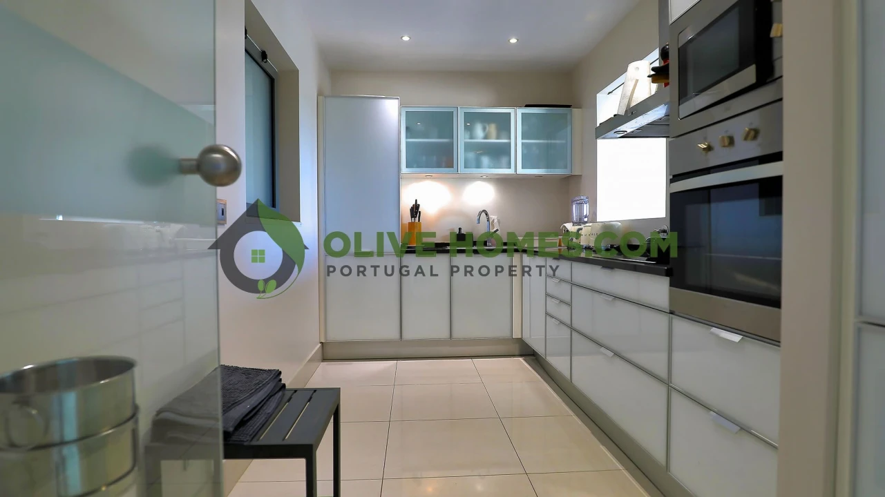 Apartamento T2 para Venda em Quarteira Foto 4