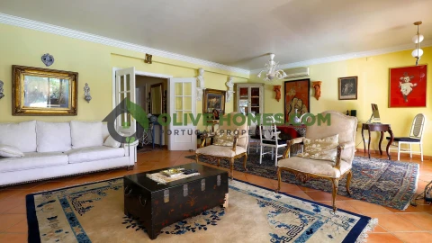Moradia T4 para Venda em Quarteira