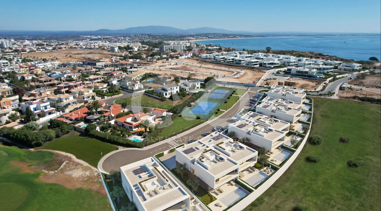 Moradia T4 para Venda em Lagos (São Sebastião e Santa Maria) Foto 1