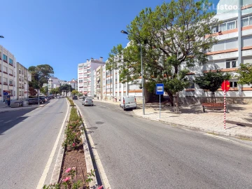 Apartamento T3 para Venda em Algés, Linda-A-Velha e Cruz Quebrada-Dafundo