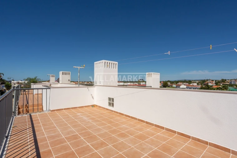 Moradia T3 para Venda em Guia Foto 23