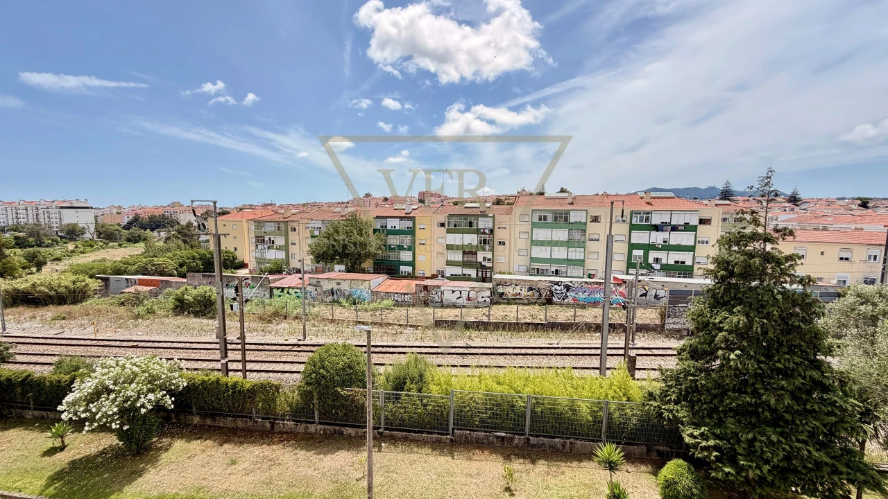 Apartamento T2 para Venda em Rio de Mouro Foto 4