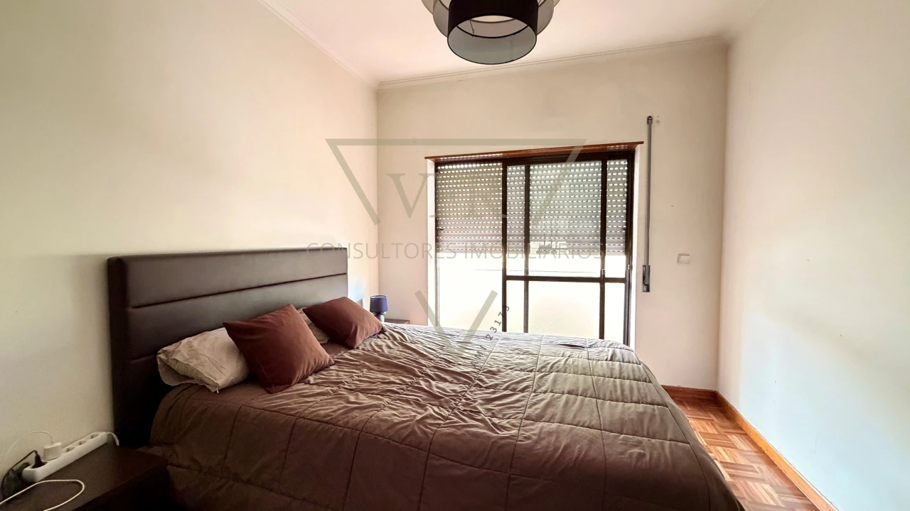 Apartamento T2 para Venda em Rio de Mouro Foto 18