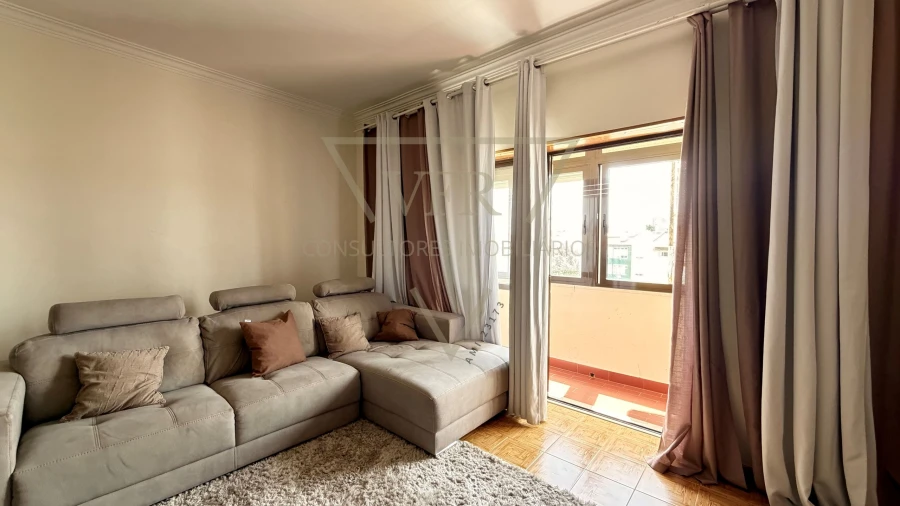 Apartamento T2 para Venda em Rio de Mouro Foto 3