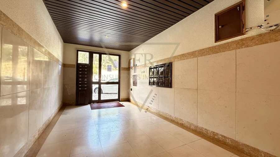 Apartamento T2 para Venda em Rio de Mouro Foto 34