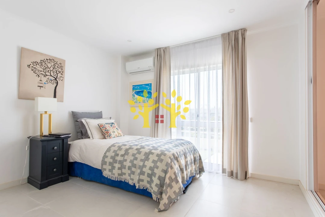 Apartamento T3 para Venda em Quarteira Foto 22