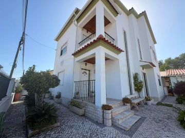 Moradia T3 para Venda em Santa Iria de Azoia, São João da Talha e Bobadela