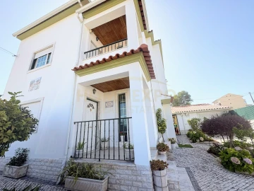 Moradia T3 para Venda em Santa Iria de Azoia, São João da Talha e Bobadela