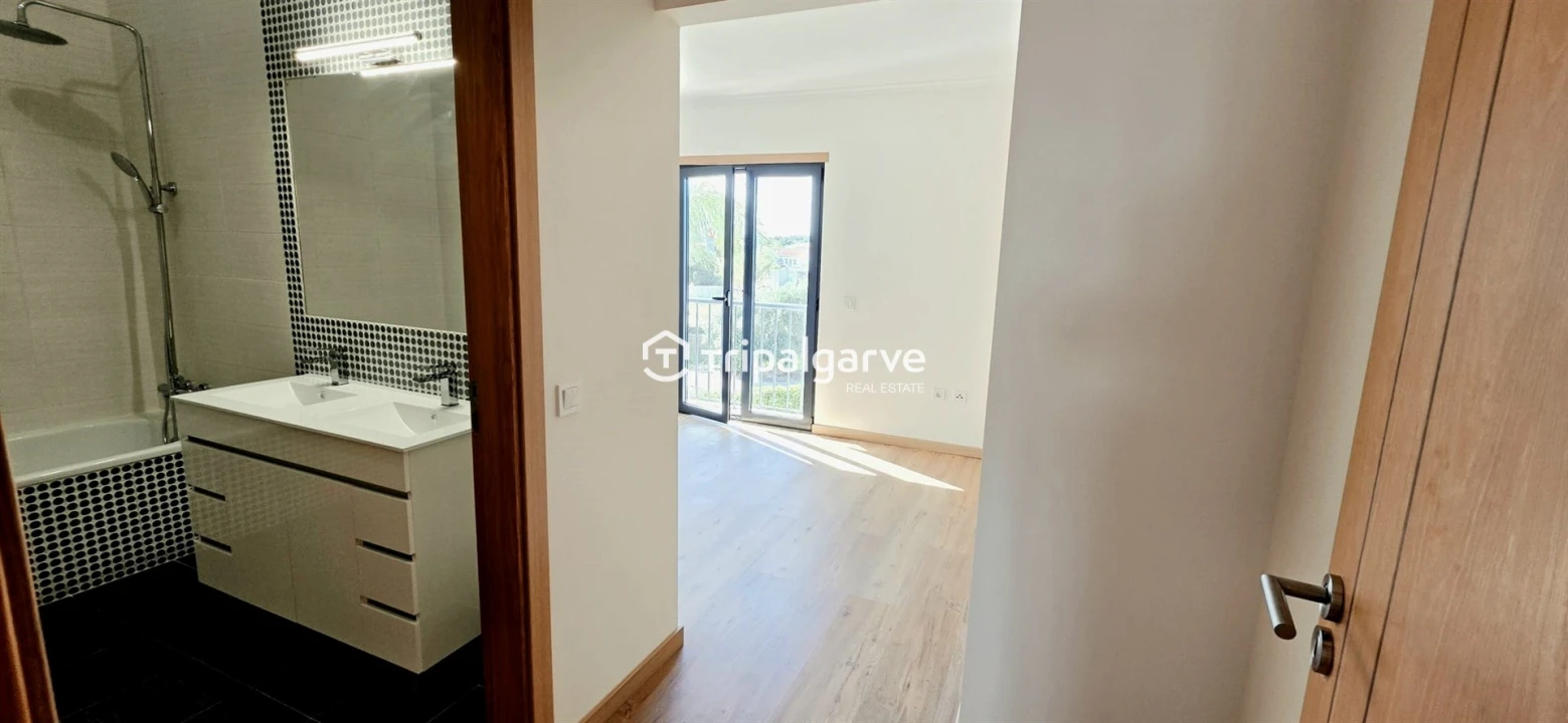 Moradia T3 para Venda em Guia Foto 30