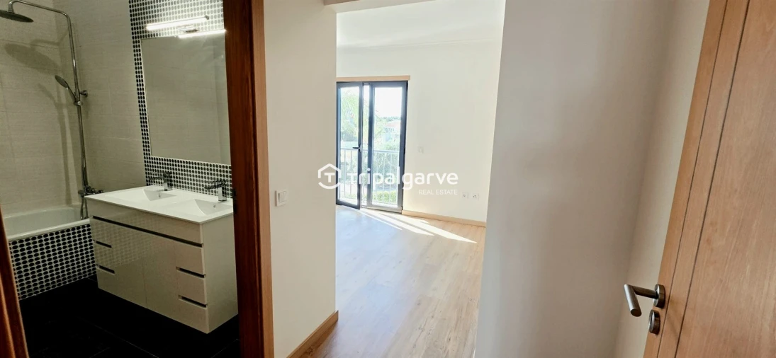Moradia T3 para Venda em Guia Foto 30