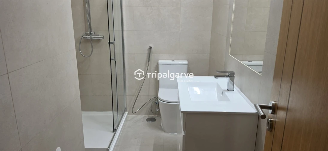 Moradia T3 para Venda em Guia Foto 43