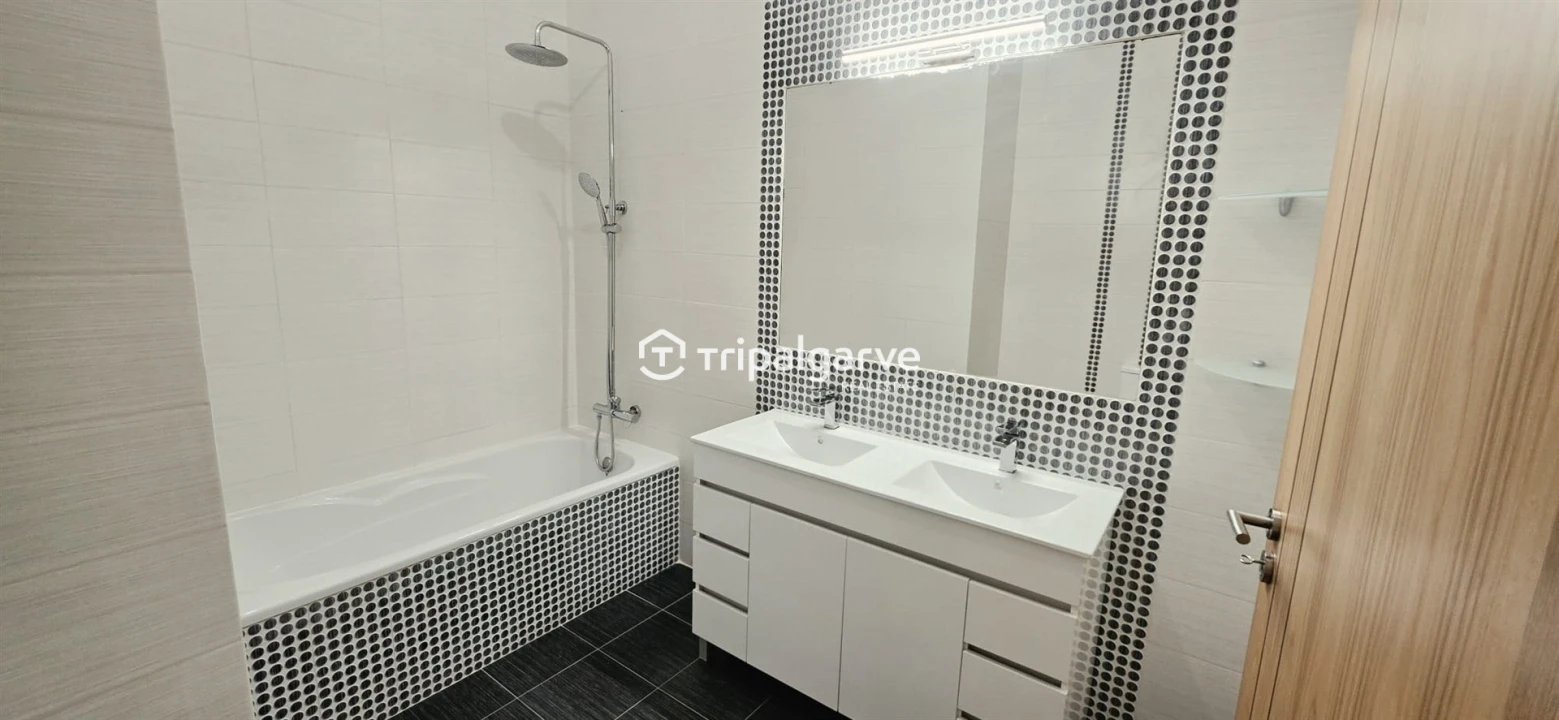 Moradia T3 para Venda em Guia Foto 40