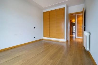 Apartamento T3 para Arrendamento em Leiria, Pousos, Barreira e Cortes