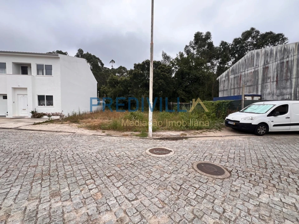 Terreno para Venda em Vilar de Pinheiro Foto 1