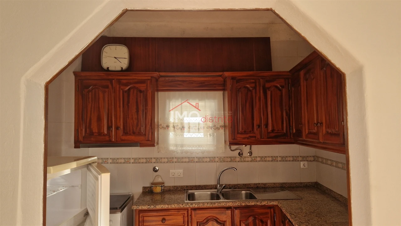 Moradia T1 para Arrendamento em Santiago Maior Foto 4