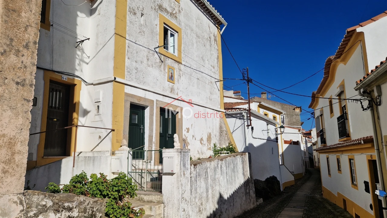 Moradia T1 para Arrendamento em Santiago Maior Foto 1