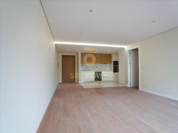 Apartamento T2 para Venda em Sobrado e Bairros